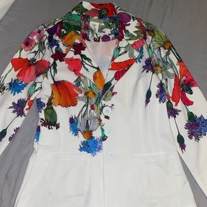 White & Floral Print Blazer🌸🌼